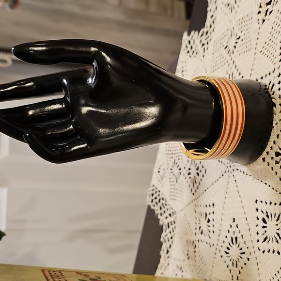 Kate Spade Red/White/Gold HOLIDAY Bangle Braclet w/ idiom "No strings Attached" - Picture 3 of 11